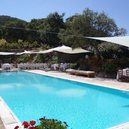 מלון & Glamping Borgo Di Campagna